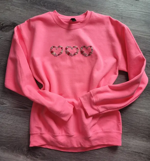 Pink sweatshirt embroidered with three hearts